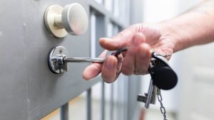 Strafvollzug: Vorwurf gegen Justizbeamte - Staatssekretär will Aufklärung