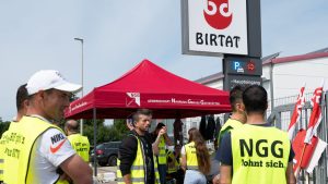 Arbeitskampf: Gewerkschaft verkündet Tarifeinigung bei Dönerfabrik Birtat