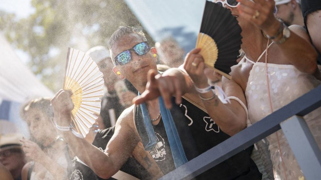 Techno-Party bei über 30 Grad: Hunderttausende bei heißer Street Parade in Zürich
