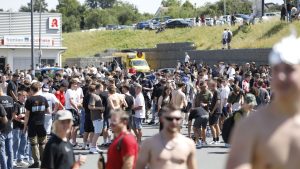 Internet-Streit: Tausende strömen zum früheren Wohnort des "Drachenlords"