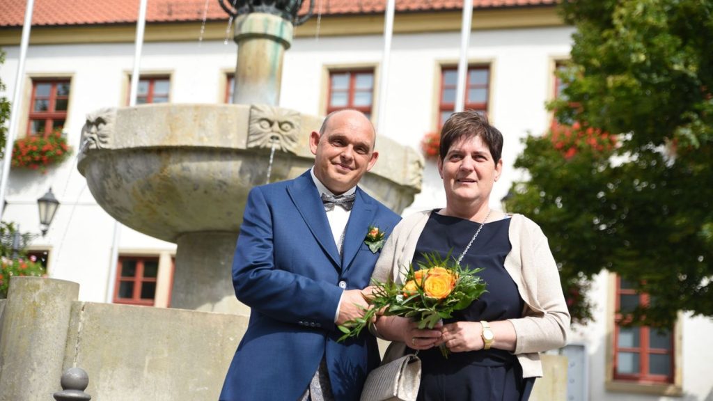 Inklusion: Hochzeit mit Behinderungen: 885 Tage Warten auf das Jawort