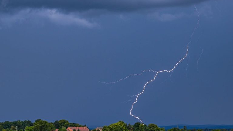 Wetter: Viel Regen - aber geblitzt hat es bisher wenig