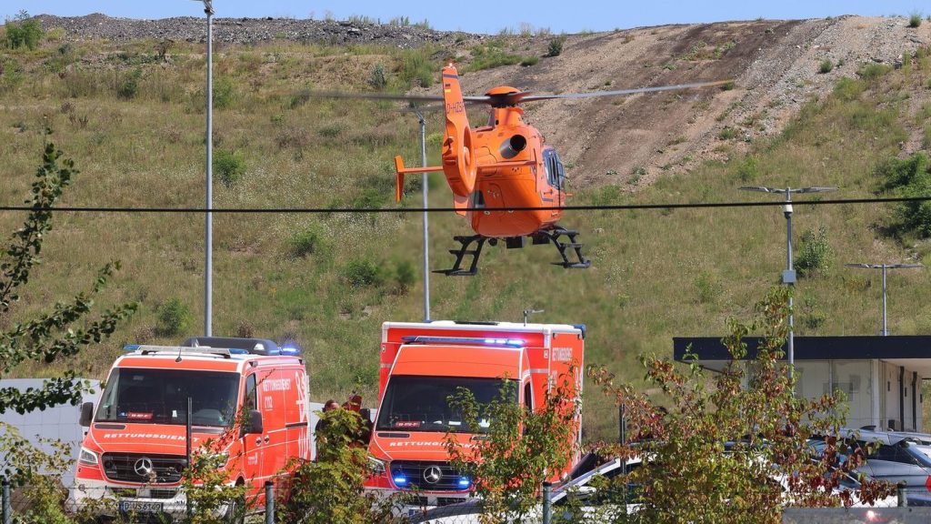 Versunken in Abfallbergen: Mann auf Mülldeponie verschüttet: akute Lebensgefahr