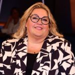 Ilka Bessin: "Sexiest Woman" oben ohne im Pool