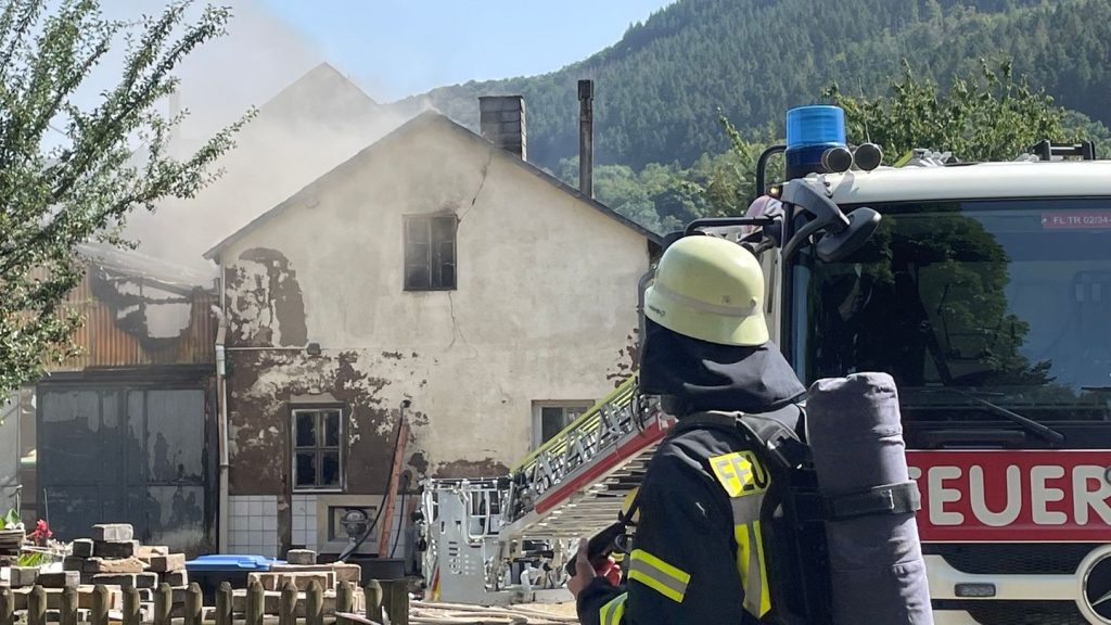 Brände: Ein Schwerverletzter bei Verpuffung in Brennerei in Mehring