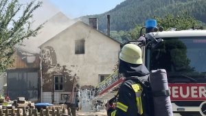 Brände: Ein Schwerverletzter bei Verpuffung in Brennerei in Mehring