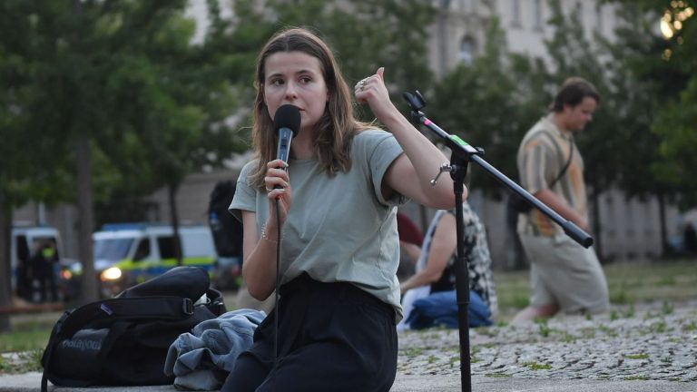 Klimaproteste: Neubauer schließt sich Protest gegen Gasbohrung an