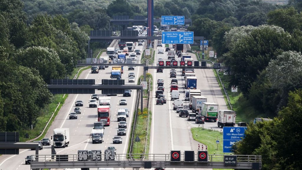Straßenverkehr: Brückenprüfung über der Norderelbe - Stau auf A1 erwartet