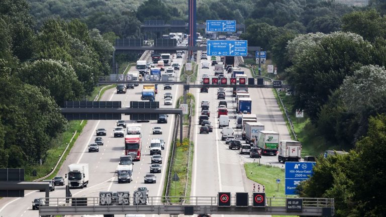 Straßenverkehr: Brückenprüfung über der Norderelbe - Stau auf A1 erwartet