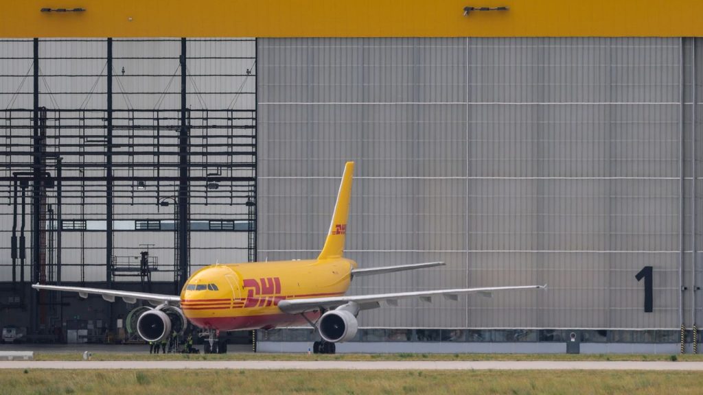 Tarifabschluss: Tarifeinigung: Mehr Geld für Beschäftigte am DHL Hub Leipzig