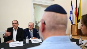 Schutz jüdischen Lebens: Dobrindt: Antisemiten sind in Deutschland nicht willkommen