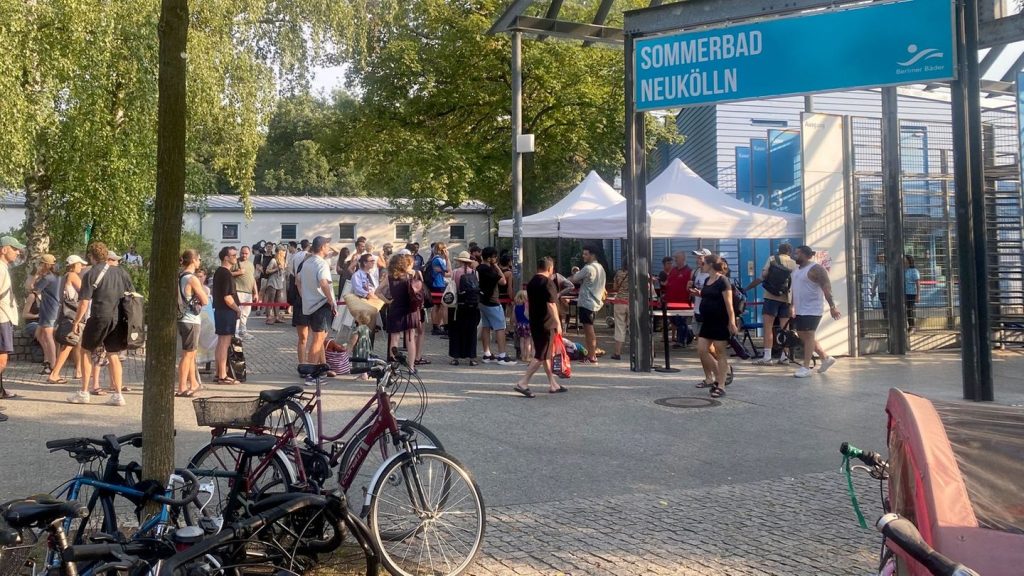 Schwimmbäder: Fünf Menschen bei Prügelei im Sommerbad Neukölln verletzt