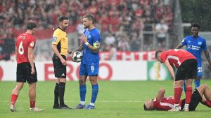 DFB-Pokal: Leverkusen nach Gewitter-Unterbrechung weiter, drei Kleine scheitern