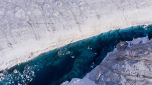 Alfred-Wegener-Institut: Studie: See auf Gletscher sprengt Risse in Grönlands Eis