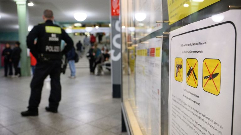 Waffenverbot: Polizei stellt trotz Verbot mehr als 50 Messer sicher