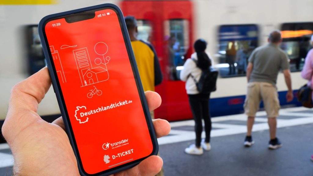 Deutschlandticket: Einnahmen aus Deutschlandticket sollen neu verteilt werden