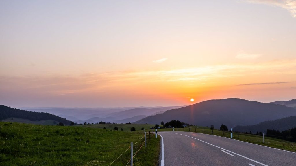 Bestes Wetter in Sommerferien: Sommer bleibt, Hitze geht – Sonne im Südwesten