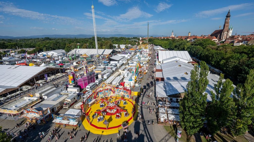 Brauchtum: Stabile Besucherzahl beim Gäubodenvolksfest - Weniger Bier