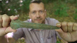 Archäologie: Rund 3.500 Jahre alter Bronzedolch in Nordthüringen entdeckt
