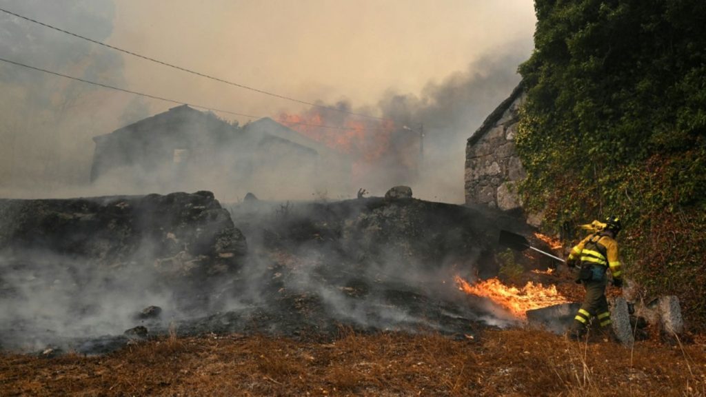 Feuerwehrmänner sterben bei Waldbränden in Spanien und Portugal