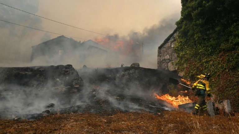 Feuerwehrmänner sterben bei Waldbränden in Spanien und Portugal