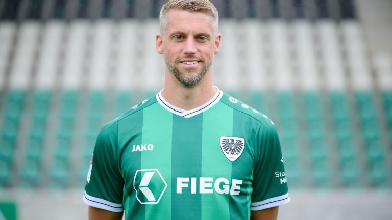 Vorwürfe gegen Fußball-Profi: Münster kündigt Spieler und zeigt ihn an - Profi wehrt sich