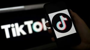 Umfrage: Mehr als die Hälfte der Deutschen für Online-Netzwerk-Verbot für Jugendliche