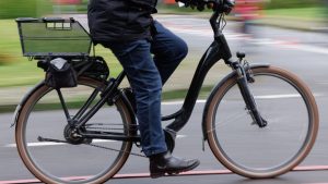 Verkehr: Viele Unfälle mit Pedelecs: Verband will Helmpflicht