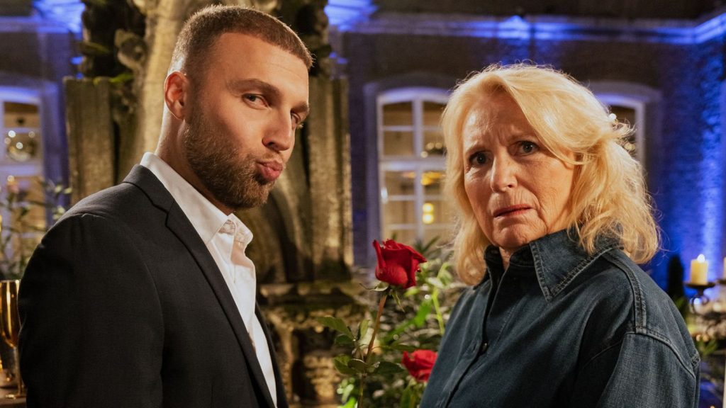 Fernsehen: Filip Pavlović legt Balztanz für Maren Kroymann hin