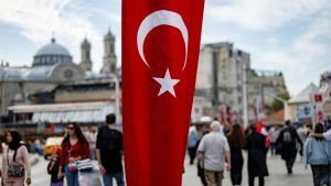 Pole Dance unter Nationalflagge: Türkische Behörden ermitteln gegen Touristin