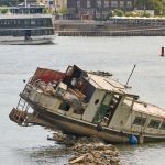 Notfälle: Gestrandete Jacht wird zum Rhein-Spektakel
