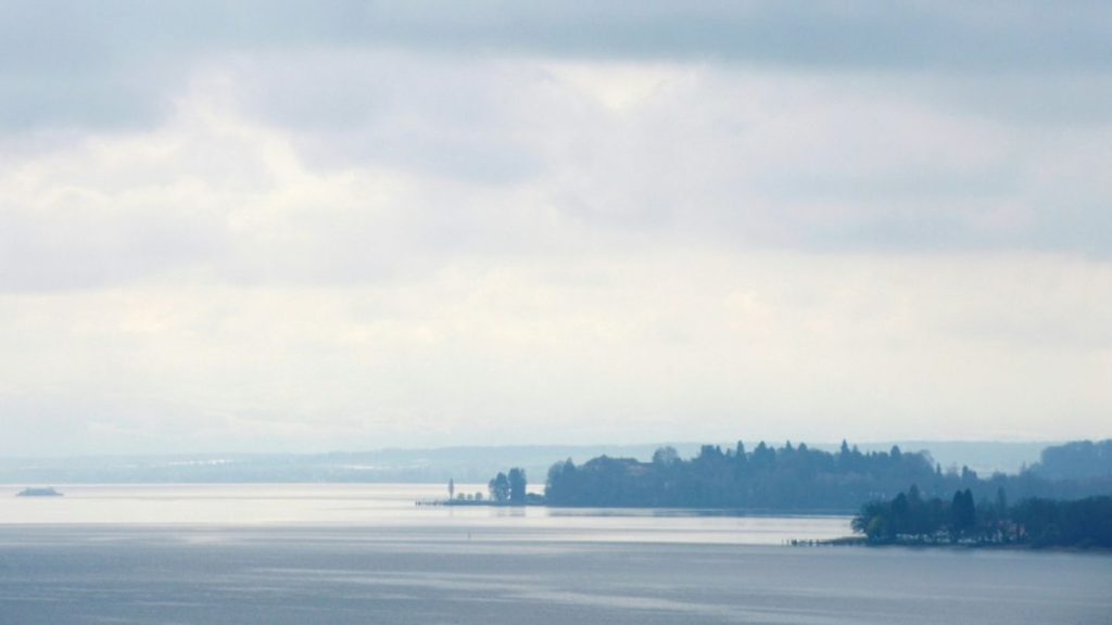 Einschränkungen auf Straßen und Bahnstrecke nach Starkregen am Bodensee