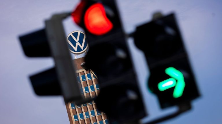 Verkehrsunfälle: Zwei Schwerverletzte nach Rotlichtverstoß in Wolfsburg