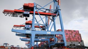 Konjunktur im zweiten Quartal: Deutsche Wirtschaft stärker geschrumpft