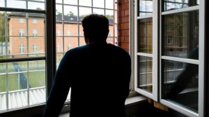 Polizeieinsatz: Bei Ausgang geflohener Straftäter bleibt verschwunden