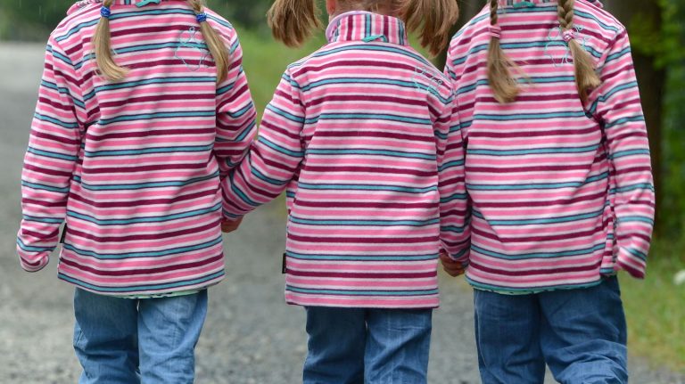 Familien: Unterstützung für Hessens Drillinge und Vierlinge