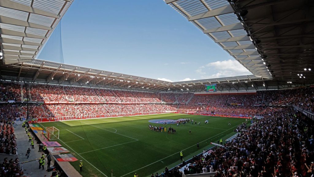 Fußball-Bundesliga: VfB startet in Berlin - Spannende Premiere in Freiburg