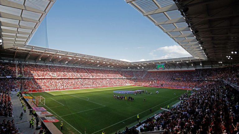 Fußball-Bundesliga: VfB startet in Berlin - Spannende Premiere in Freiburg