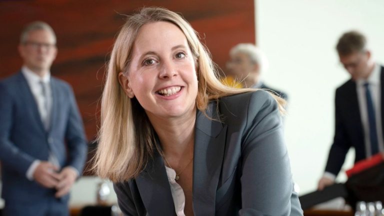 Schwanger im Amt wie Verena Hubertz: Sie vereinten schon Politik und Mutterschaft