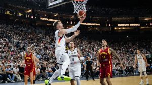 Vor der EM: Nowitzki sieht Sieg: Basketballer bezwingen Spanien erneut
