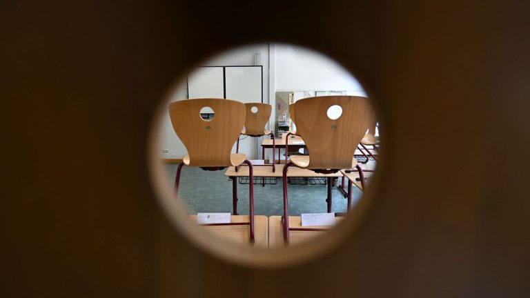 Landesweite Zahlen: Rund 60 rechtsextreme Vorfälle an Schulen im ersten Halbjahr
