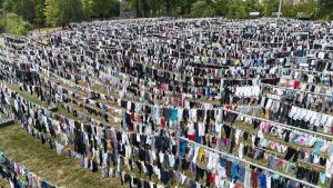 Spaß-Aktion mit großem Ziel: Längste Leine mit Socken - Zeulenroda-Triebes will Rekord