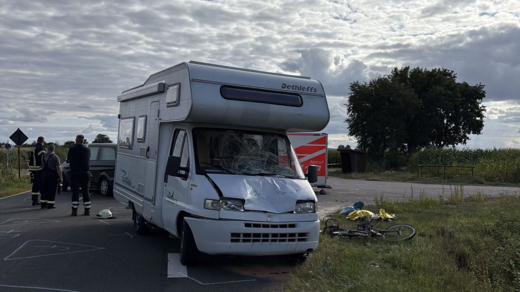 Unfälle: Radfahrer kollidiert mit Wohnmobil und stirbt