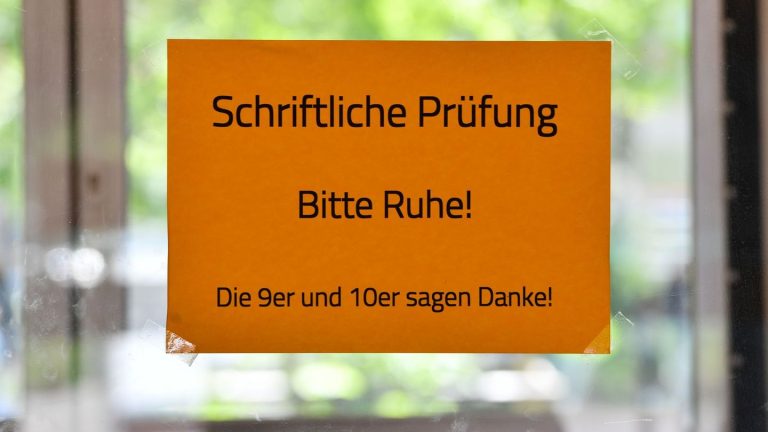 Prüfungsnoten: Minister: Prüfungsanforderungen an Schulen nicht gesunken