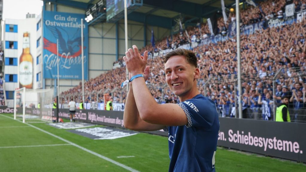 Transfer: Unter Sprechchören: Wörl aus Hannover zurück nach Bielefeld