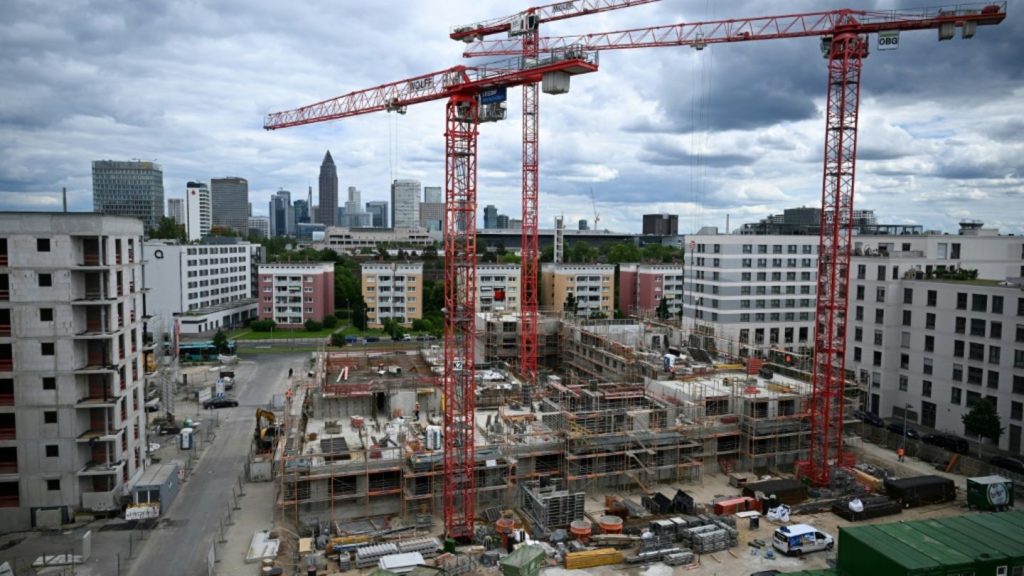 Geschäftsklima in Deutschland im August erneut leicht verbessert