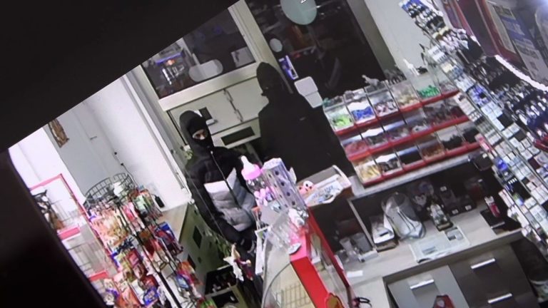 Wuppertal: Kioskbesitzer schließt Möchtegern-Räuber ein