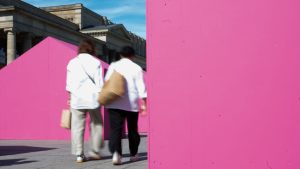 Kunstinstallation: Was sollen die pinken Häuser am Stuttgarter Schlossplatz?