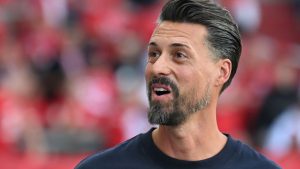 Fußball-Bundesliga: Wagners Augsburger holen Kade aus der Schweiz