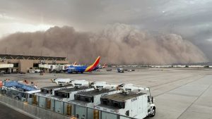 Staubsturm im US-Bundesstaat Arizona hüllt Großstadt Phoenix in Dunkelheit